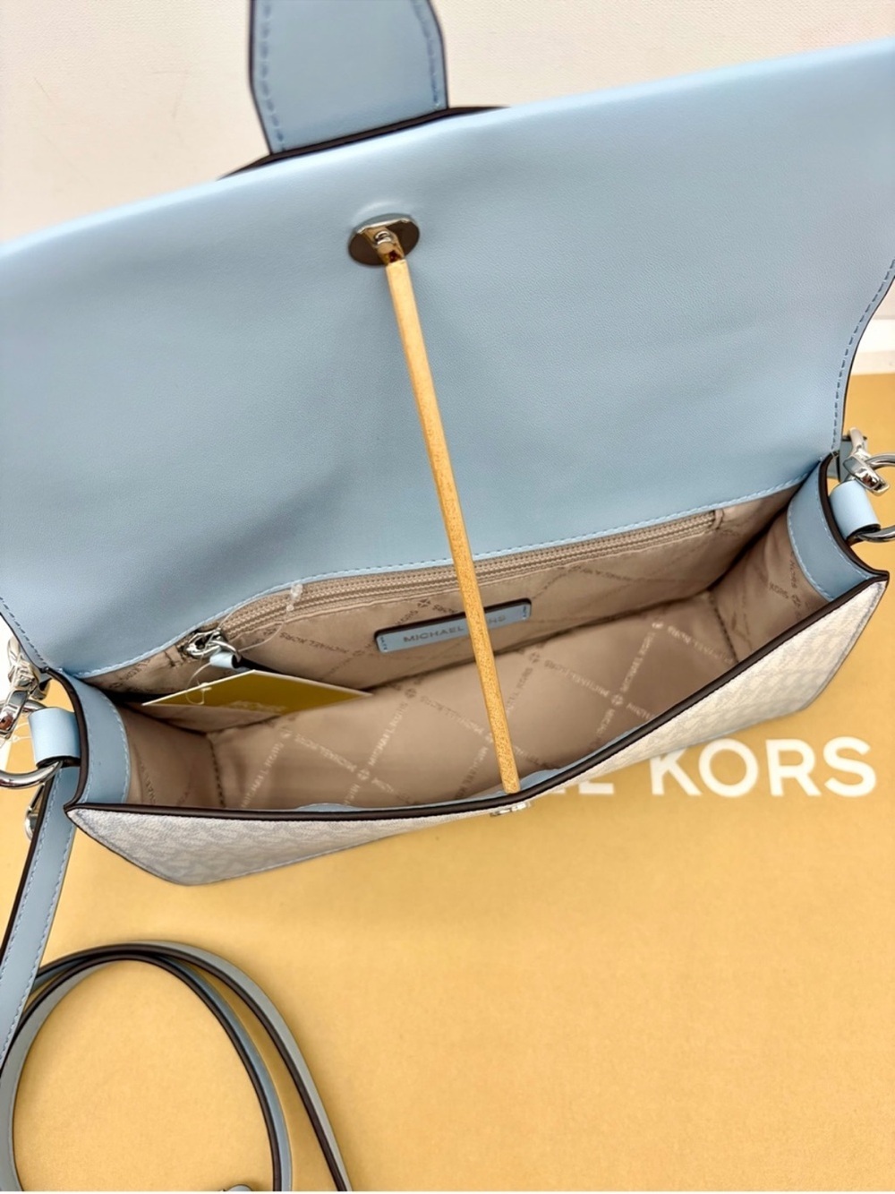 MICHAEL KORS Greenwich
Medium Signature Logo Ombré Shoulder
Bag Crossbody - Picture 9 of 12
